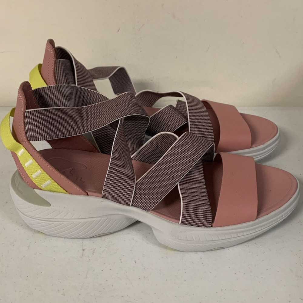 SOREL Women's SIZE 10 Explorer Blitz Multi Strap Sandal, Eraser Pink - Picture 3 of 6